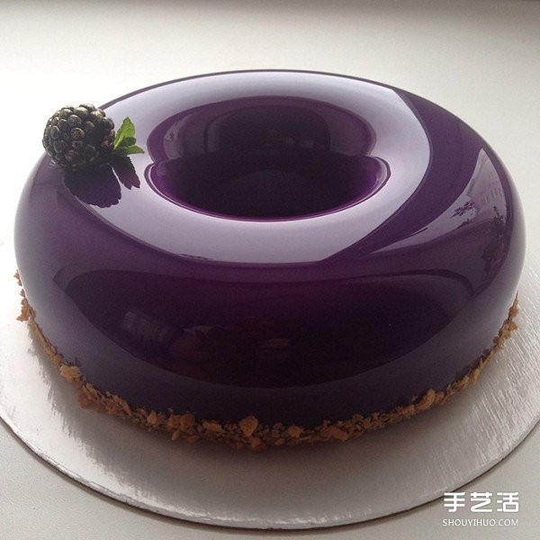 The super perfect mirror cake that reflects like a mirror is a work of art