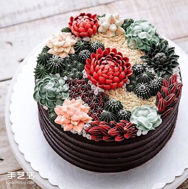 Be careful of thorns! The lifelike succulent cake is out of the oven~