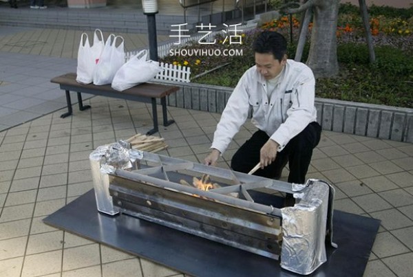 Japanese stove bench! A disaster prevention design that turns the chair surface into a stove