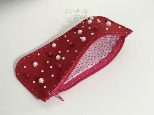 Illustration of how to make your own felt pencil case/cosmetic bag/wallet