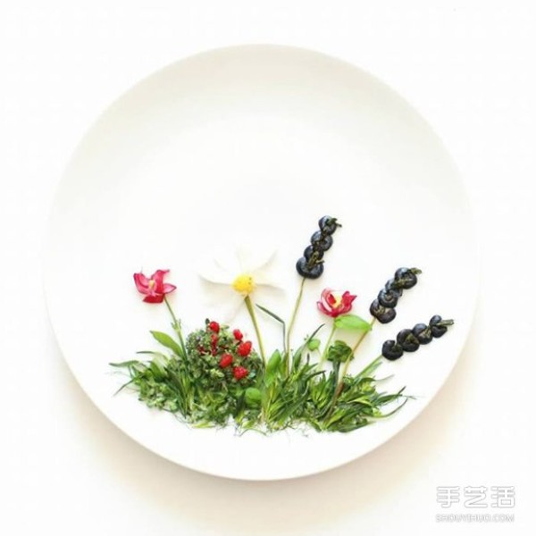 Artistic creative DIY on the plate allows the ingredients to be arranged in beautiful patterns