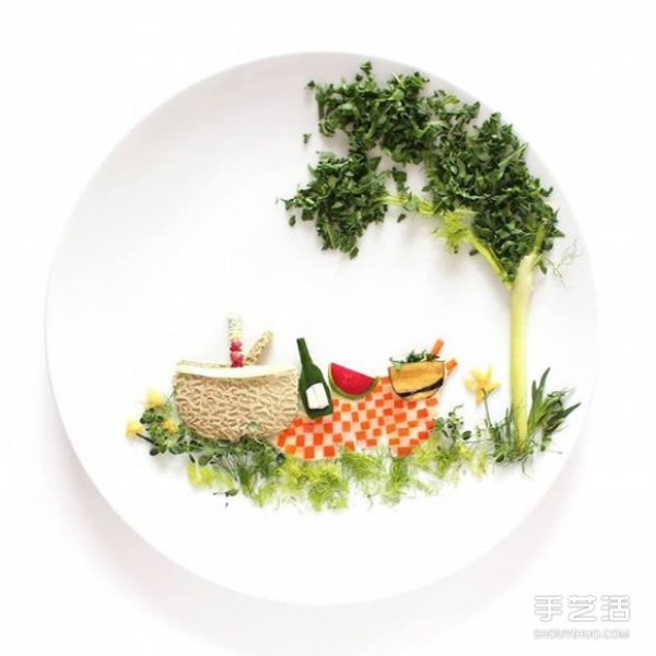 Artistic creative DIY on the plate allows the ingredients to be arranged in beautiful patterns