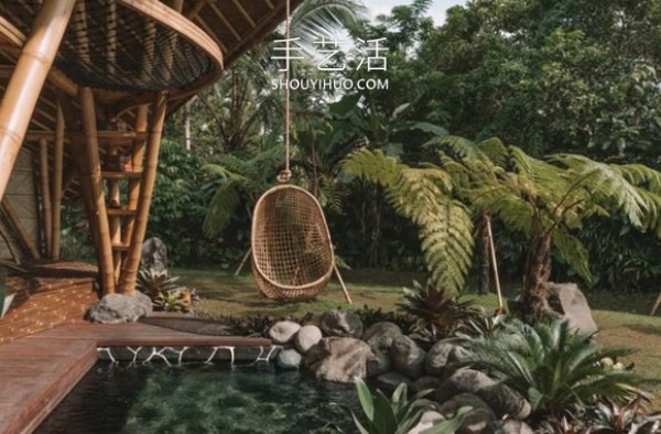 Bamboo builds a 3-story holiday hut, creating a secluded summer resort