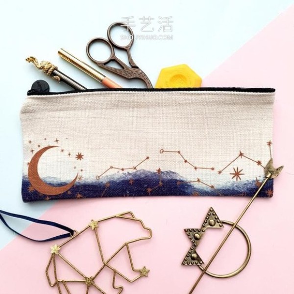 15 Cute Handmade Fabric Pen Cases to Store Your Drawing Supplies