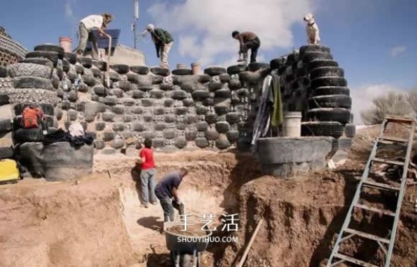 Advocate to protect the environment! This 70-year-old man collects garbage to build a house