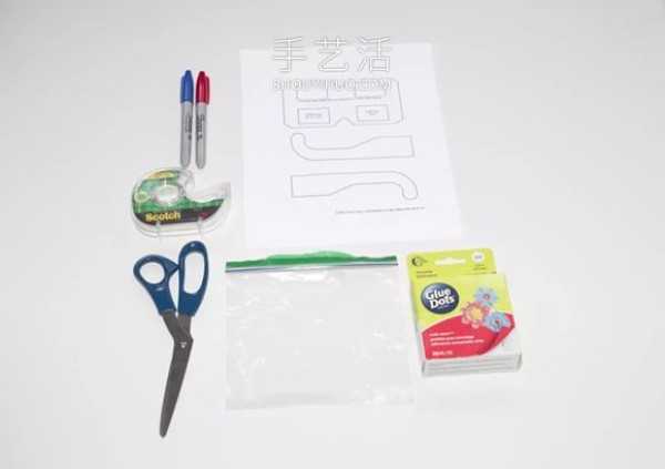 A simple tutorial on how to make your own 3D glasses using plastic bags