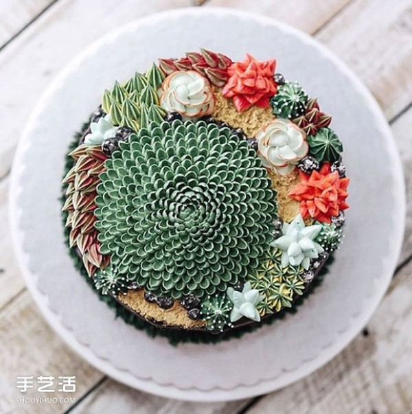 Be careful of thorns! The lifelike succulent cake is out of the oven~