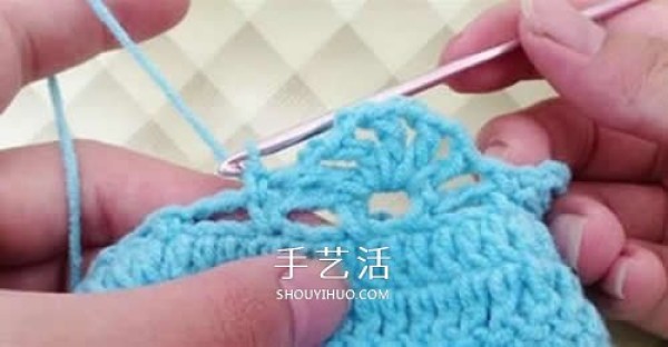 Tutorial on handmade crochet warm socks to protect feet when watching TV in winter