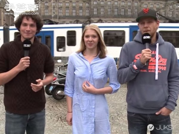 A pretty girl from the Netherlands is raising tuition, running streaking and doing the ice bucket challenge all at once! 