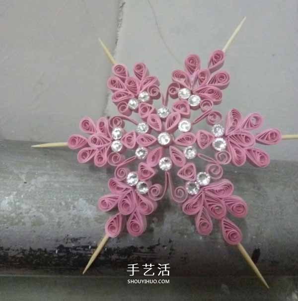 Handmade beautiful small flower umbrellas made of paper quilling paper