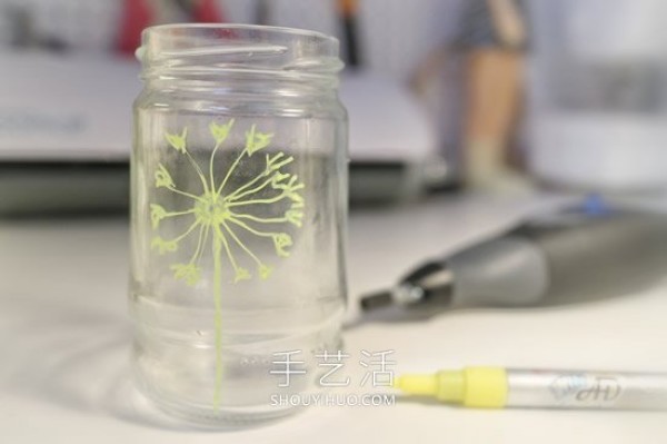 Tutorial on how to make DIY dandelion candle holders using glass bottle waste