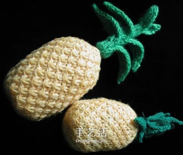 Pictures of fruit made from wool can also be used as interesting pillows