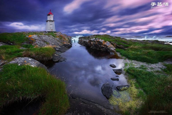 Photo album of lonely and magnificent lighthouses around the world