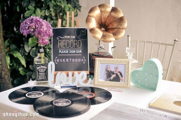 8 creative wedding sign-in book inspirations will make a big difference in your wedding