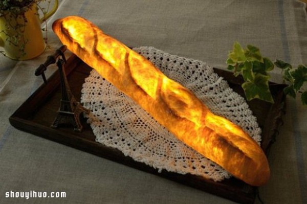 Yukiko Moritas lamp made from real bread