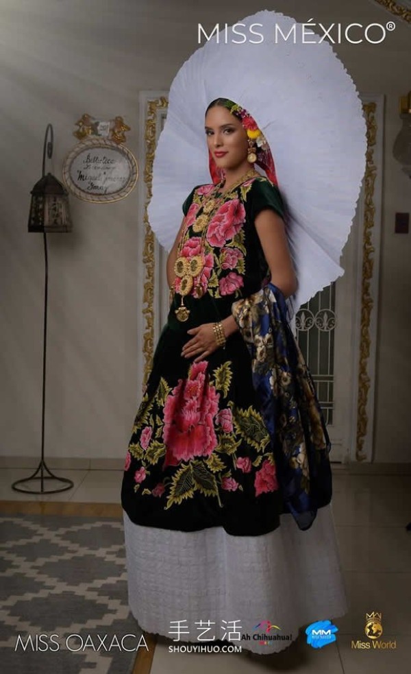 Miss Mexico wears traditional clothes to shoot fashion shoots, gorgeous and stunning! 