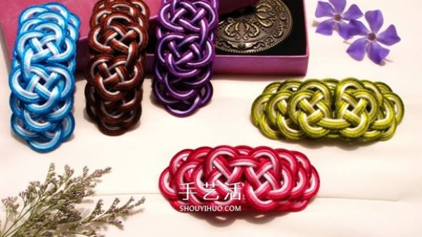 How to braid the five-color auspicious cloud hair accessories with three colors to create a gradient