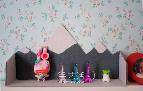 Tutorial on how to make a handmade childrens trinket shelf out of a shoe box