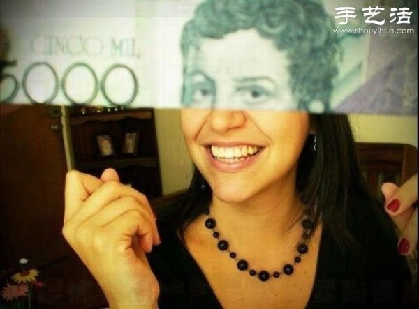 Creative Photography DIY: Take a photo with the leader on the banknote