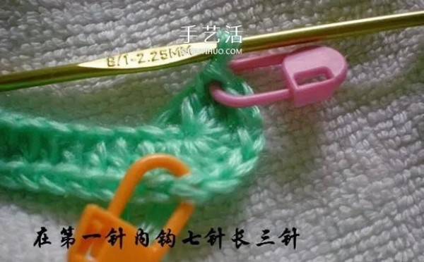 Step-by-step diagram of how to crochet simple and beautiful baby shoes