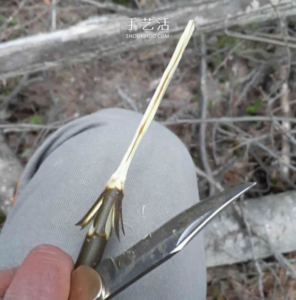 Illustrated tutorial on how to carve simple handmade branches to make flowers