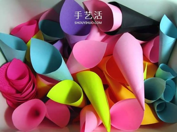 Illustration of how to make hand-made three-dimensional paper flowers with sticky notes