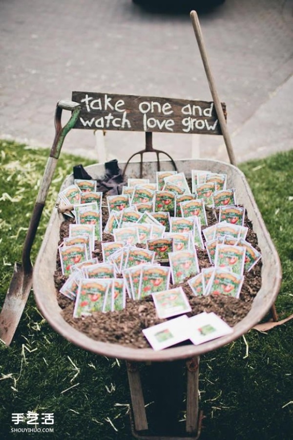 Spring theme wedding inspiration DIY can be very photogenic at low cost! 