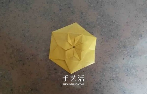 How to fold beautiful paper flowers, step-by-step illustration of hand-made origami six-pointed star flower