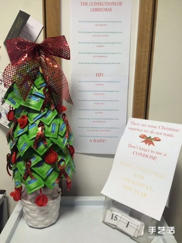 Hospital Christmas decorations use condoms to make a Christmas tree! 