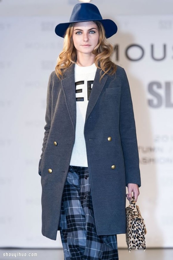 MOUSSY & SLYs autumn and winter womens clothing creates a British retro style