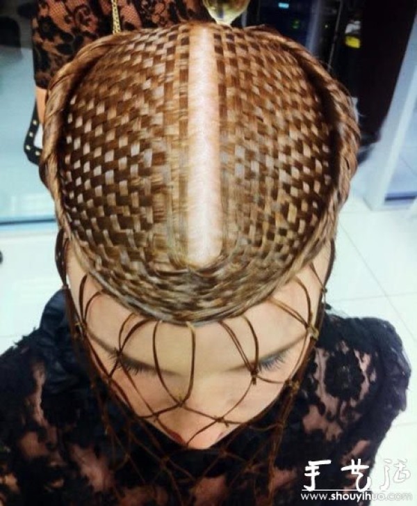 Non-mainstream dustpan hair style design