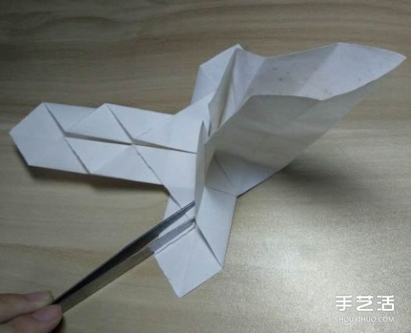 Flying origami heart with steps to fold a heart-shaped with wings