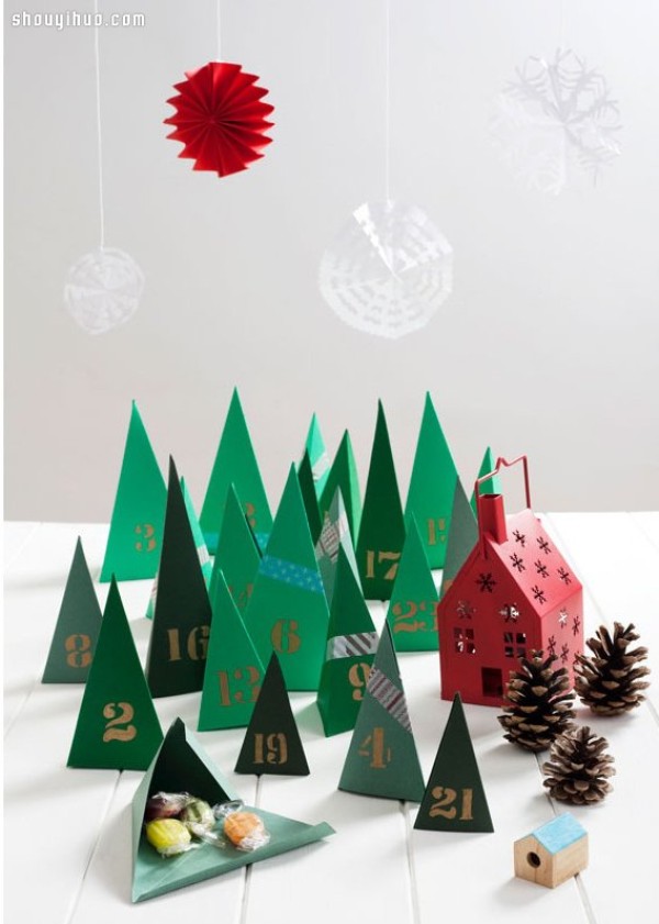 Cardboard DIY handmade exquisite Christmas tree-shaped gift packaging box