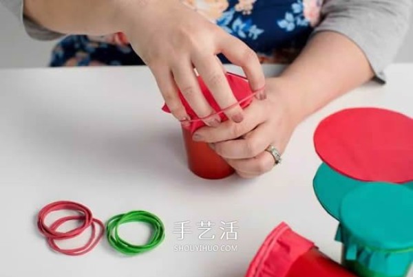 DIY creative paper cup Christmas tree production with a Christmas tree with built-in gifts