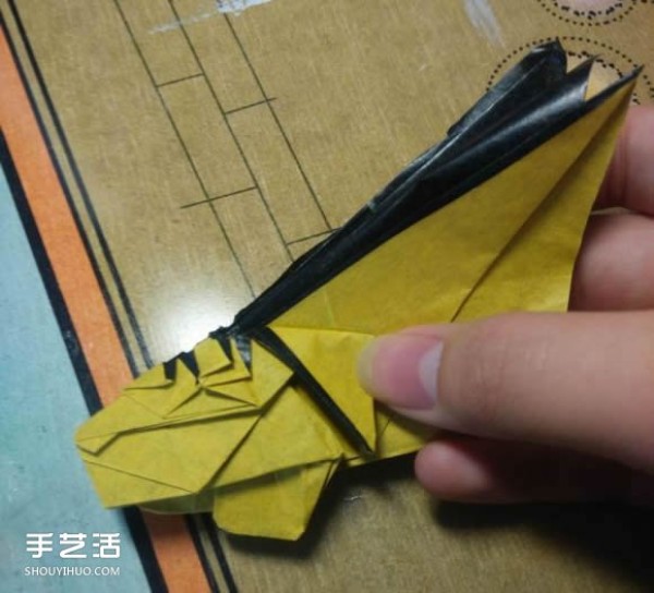 Nakamura Kaedoras origami tutorial with detailed origami illustrations of a three-dimensional tiger