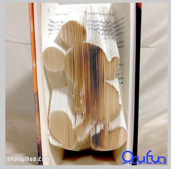 Origami inside the old book, people will be amazed by the creativity as soon as they open it