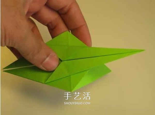 Step-by-step diagrams of hand-made origami pterosaurs. Illustrated process of folding pterosaurs