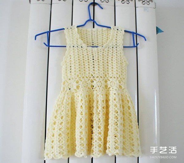 Illustrated weaving method of the crocheted woolen princess skirt for a baby girls princess skirt