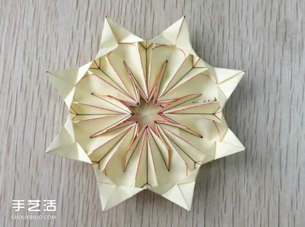 Illustrated tutorial on how to fold an eight-petal flower. Steps in the process of origami an eight-petal flower