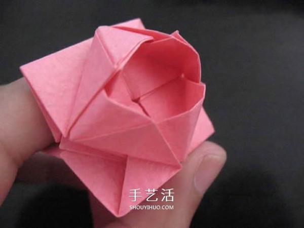 Giving a small gift to your first love! Illustration of how to fold an origami rose ring