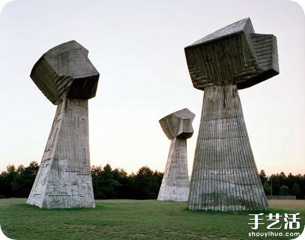 Former Yugoslavia: Postmodern Monumental Sculptures