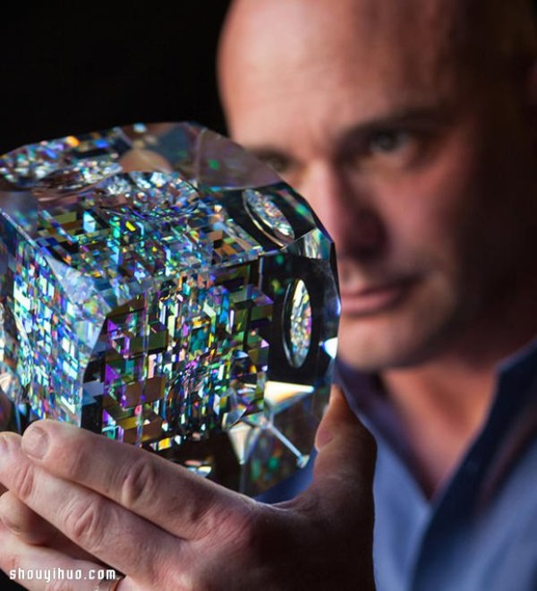 Jack Storms optical engraving creates glass sculpture art