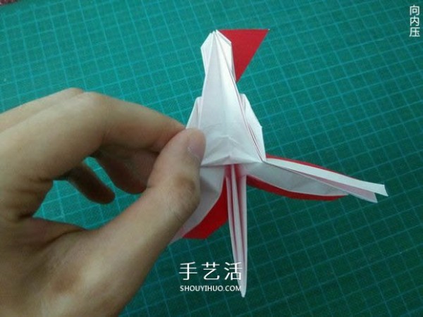 Illustrated tutorial on how to fold the Christmas crane How to fold the Christmas crane