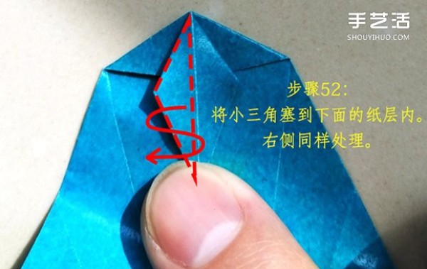 The folding method of the frog on the leaf illustrates the process of the frog on the origami leaf