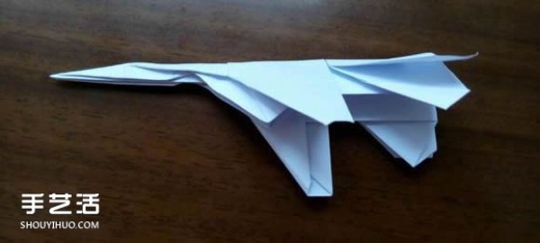 How to use paper to fold a fighter jet and illustrate how to fold an A4 paper fighter jet