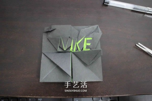 Illustrations of how to fold the NIKE logo using the origami method