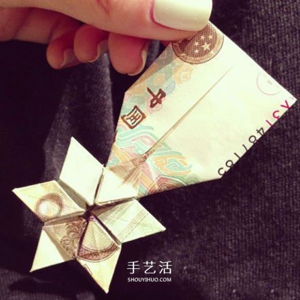 How to fold a paper money medal and illustrate the method of hand-made origami medals