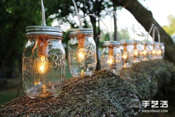 Use glass jar waste to make a small Christmas romantic mood lamp