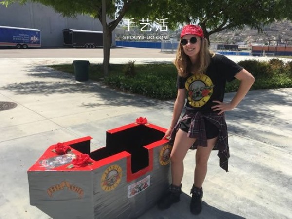 How to make a homemade cardboard boat. How to make a boat out of waste paper boxes.