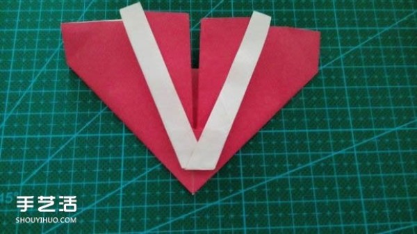 LOVE heart-shaped origami illustrated tutorial on how to fold LOVE love on Valentines Day